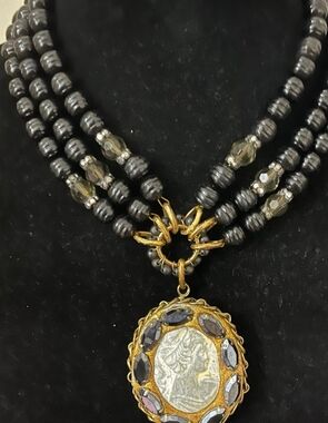 vintage Gold-Tone Camero Pendant Hematite Bead Necklace